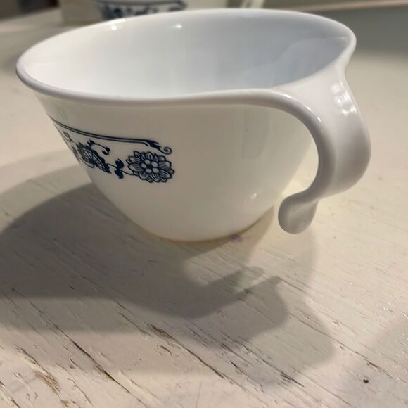 Vintage 1972 Corelle Old Town Blue/Blue Onion by Corning 2 hook yea cups - Picture 3 of 15
